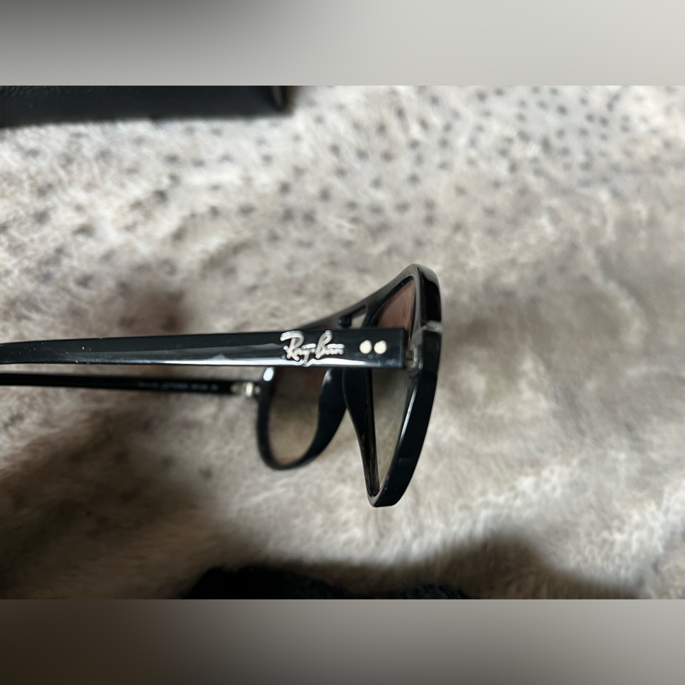 Ray-Ban Classic Black Aviators - Picture 3 of 5